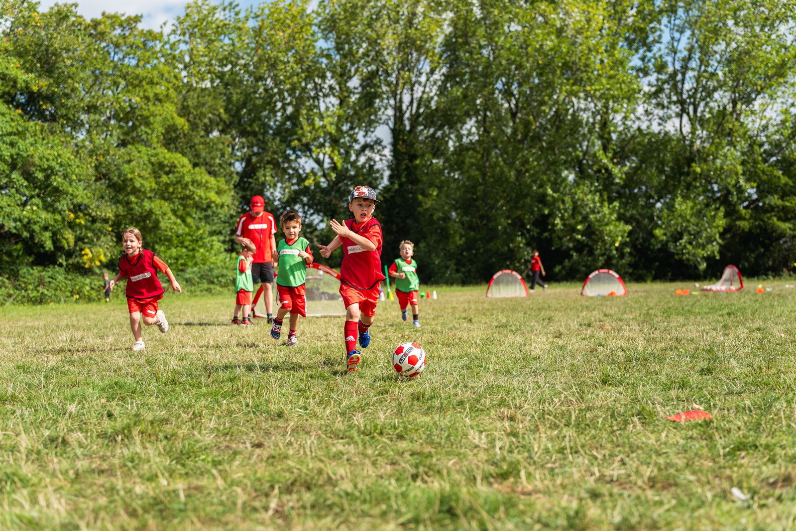 Partido de niños en Mega Kickers
